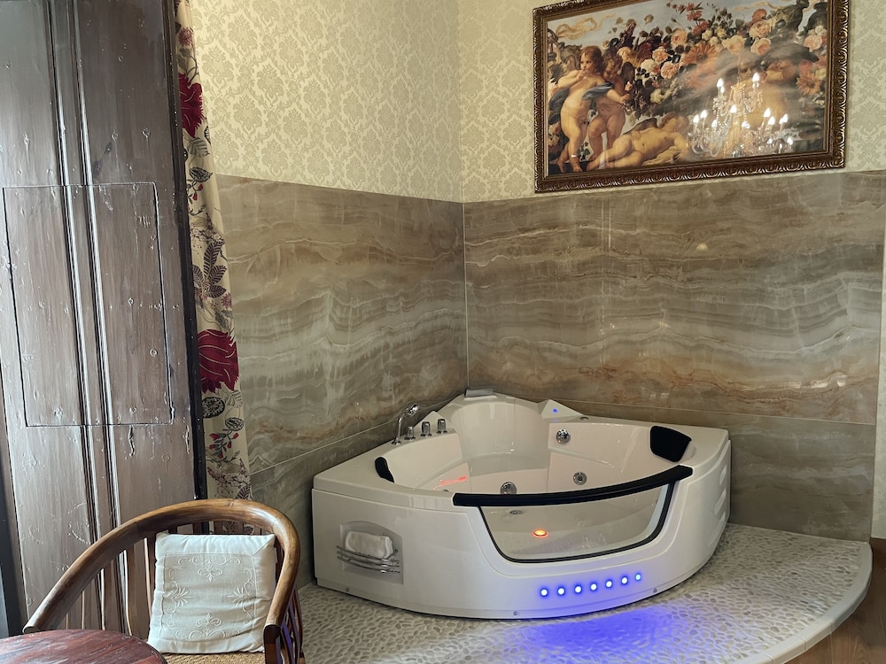 Junior Suite (hydromassage bathtub) - Photo 3