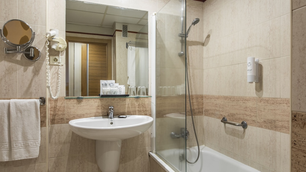 Adults Club Single Use (Sea View)
