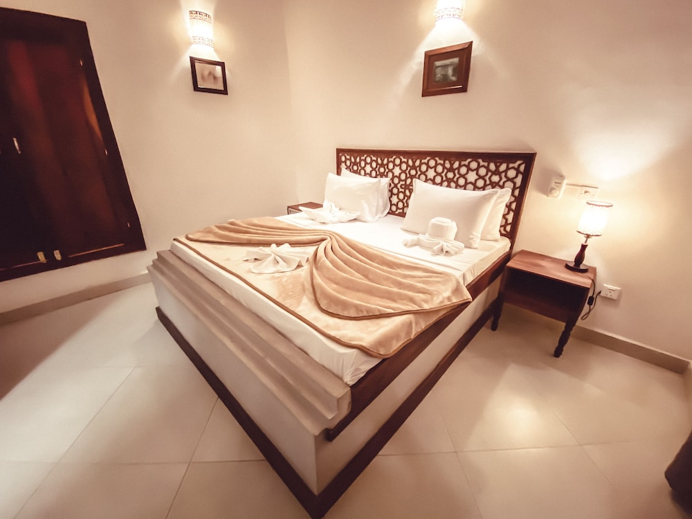 Standard Double Room, 1 King Bed photo 3