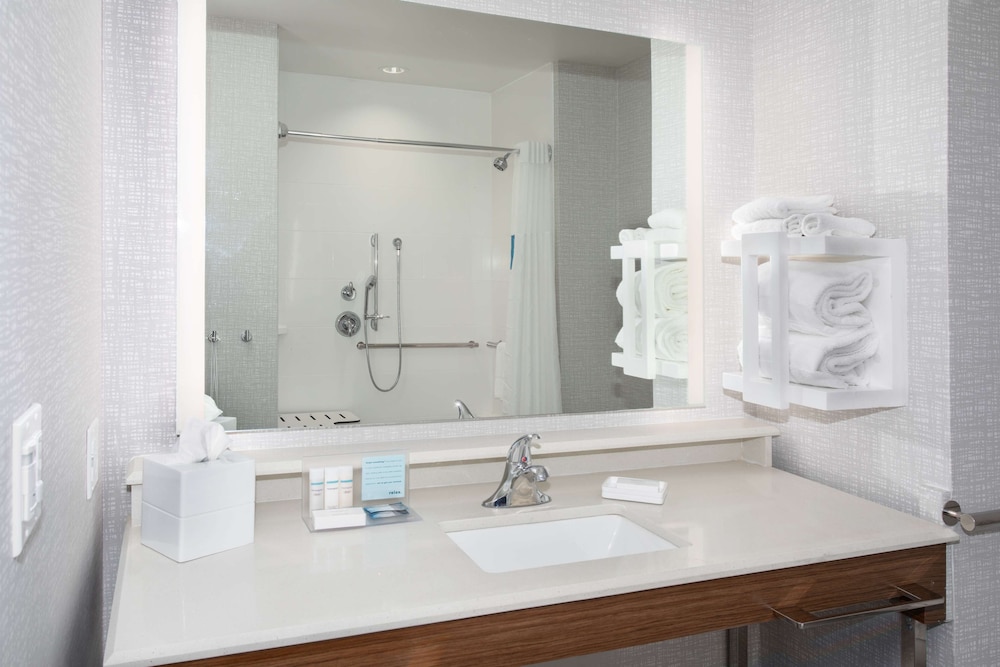 Room, 1 King Bed with Sofa bed, Accessible, Bathtub (Refrigerator) - Photo 3