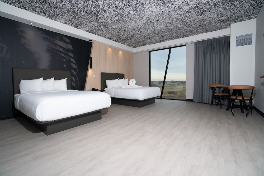 Standard 2 Queen Room Beds - Photo 1