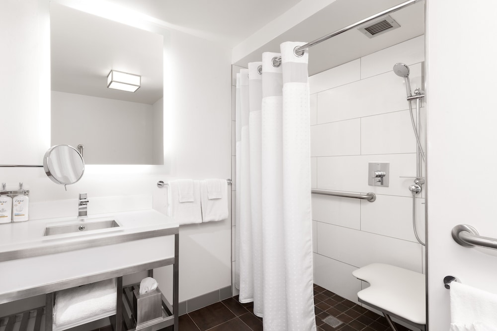 Suite, 1 King Bed, Accessible (Mobility, Roll-In Shower) - Photo 2