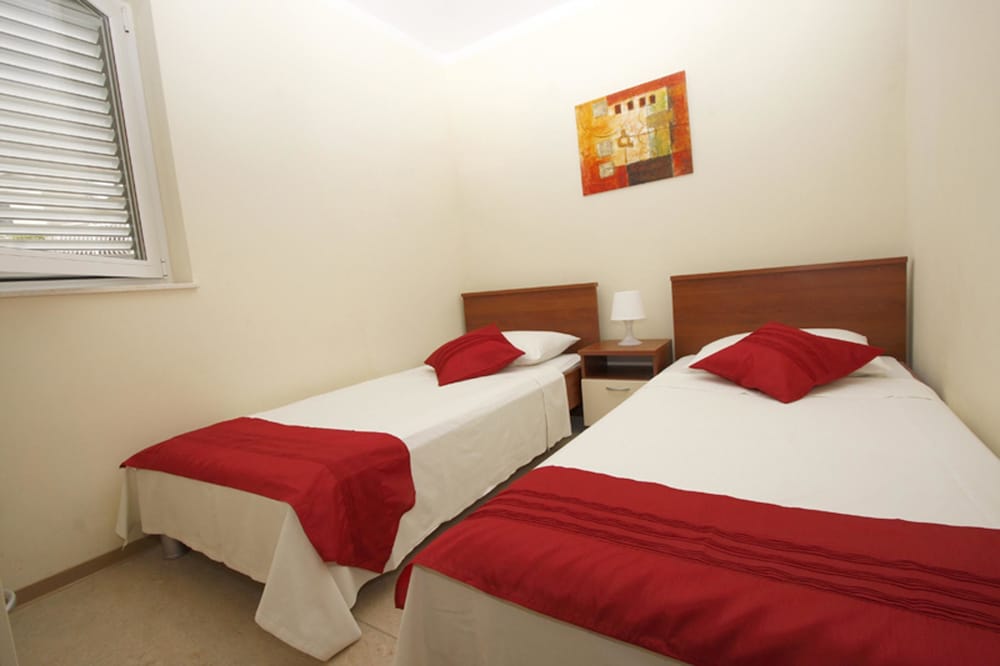 Apartment, Multiple Beds