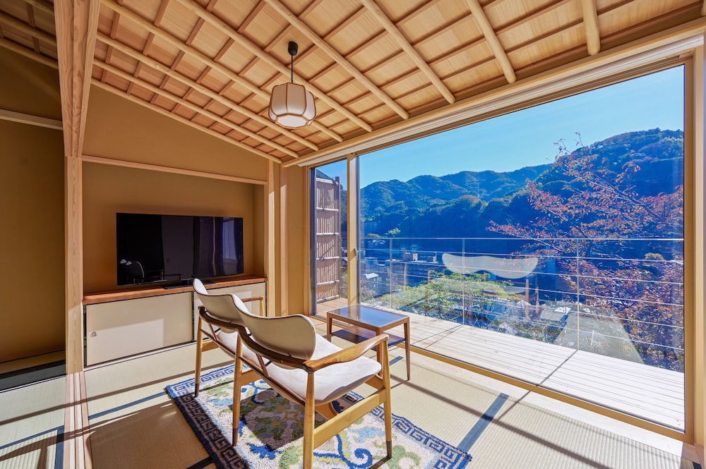 Special Room | Y: Hot spring + 2Japanese style rooms + spacious veranda + study room (79 sqm) photo 3