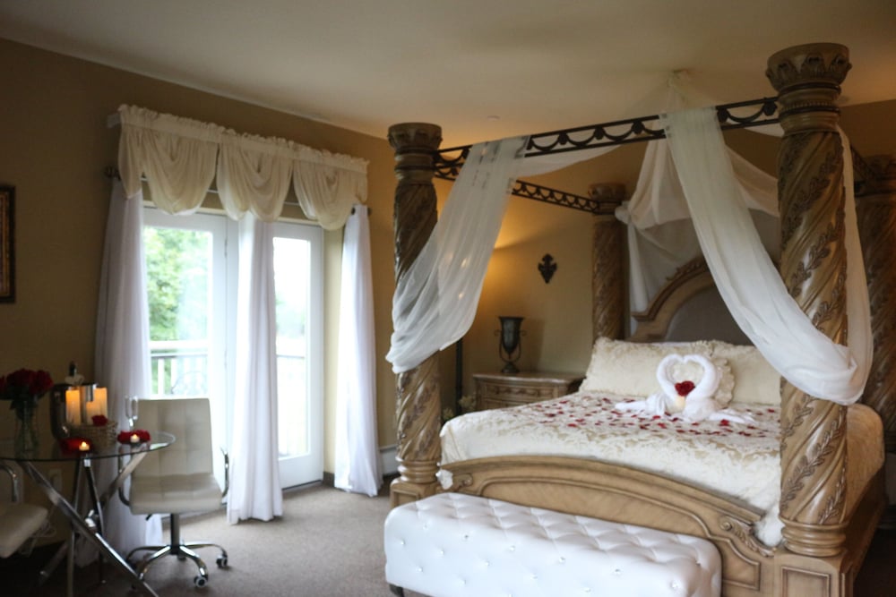 Deluxe Single Room, 1 King Bed, Balcony photo 1