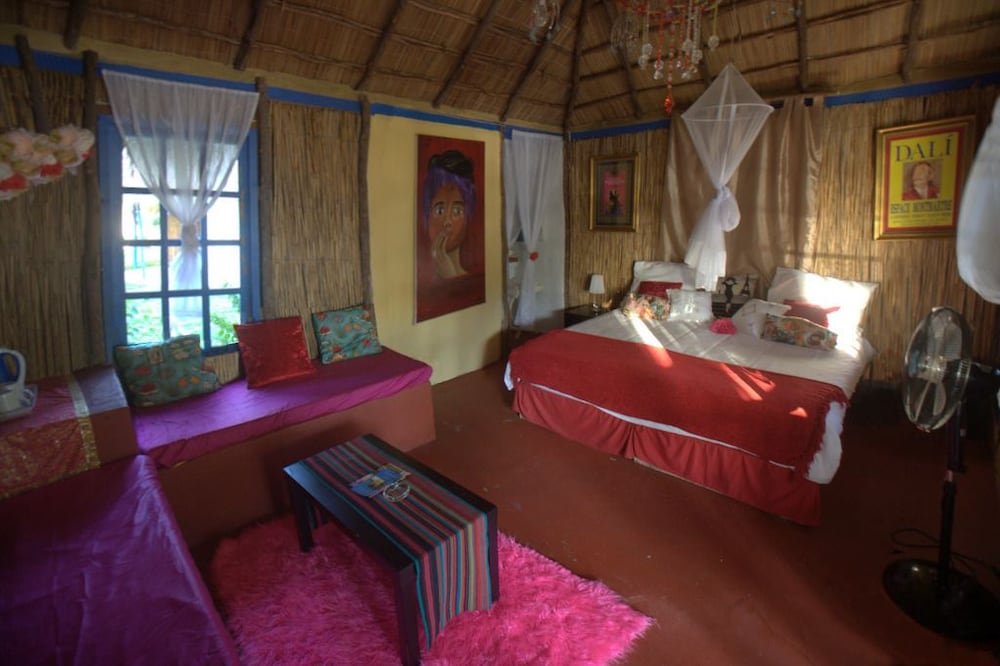 Basic Double Room Single Use, 1 Bedroom, Beach View photo 3
