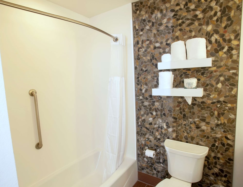 Room, 2 Queen Beds, Non Smoking, Bathtub