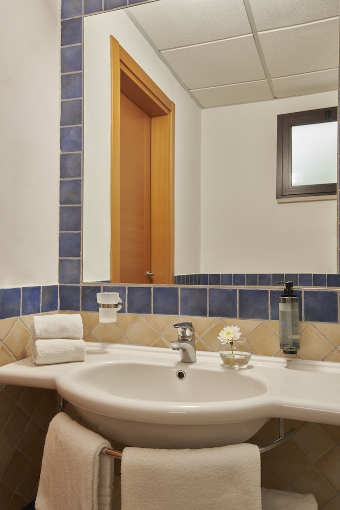 Classic Double Room, Garden View - Photo 5
