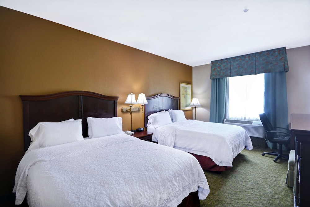 Room, 2 Queen Beds, Accessible, Bathtub (Mobility & Hearing) - Photo 2