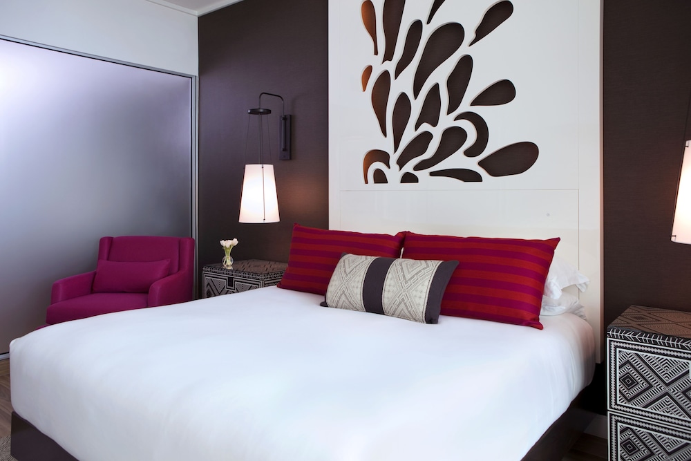 Club Room, 1 King Bed (Yacht Club View)