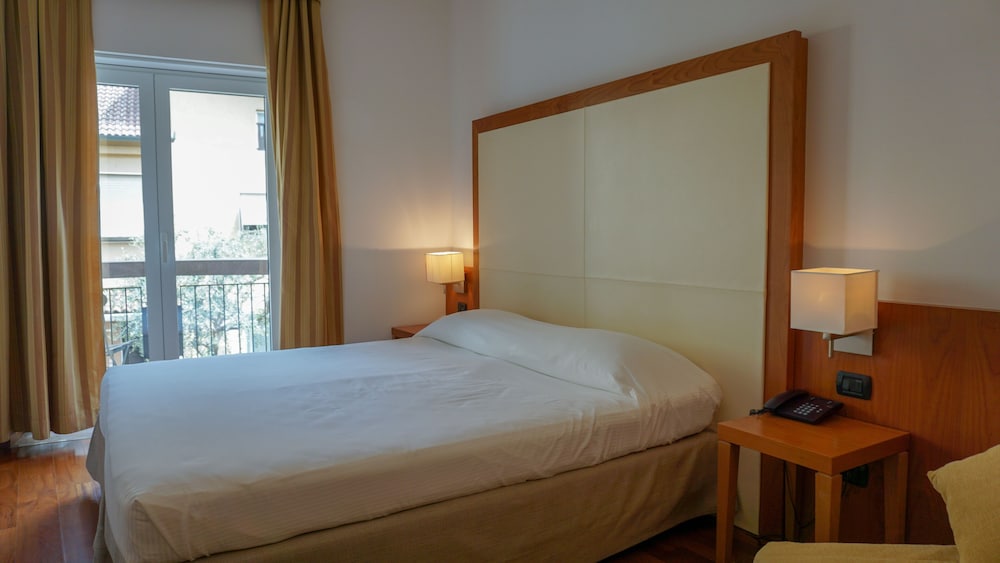 Standard Double or Twin Room - Photo 2