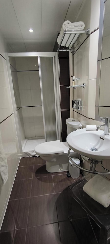 Single Room - 1 large single bed