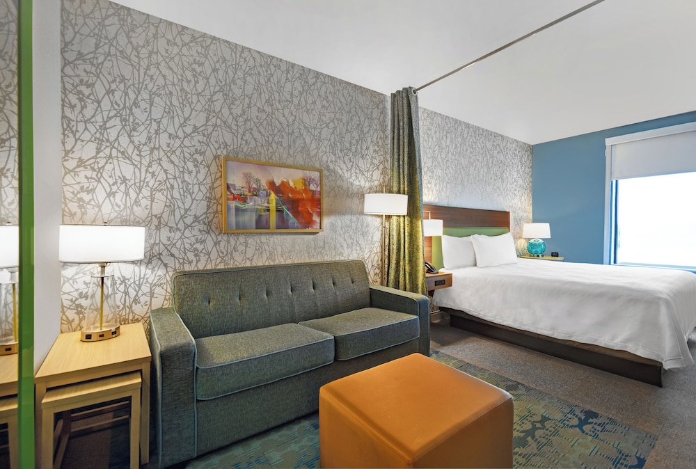 Suite, 1 King Bed, Accessible, Bathtub (Mobility & Hearing) - Photo 1