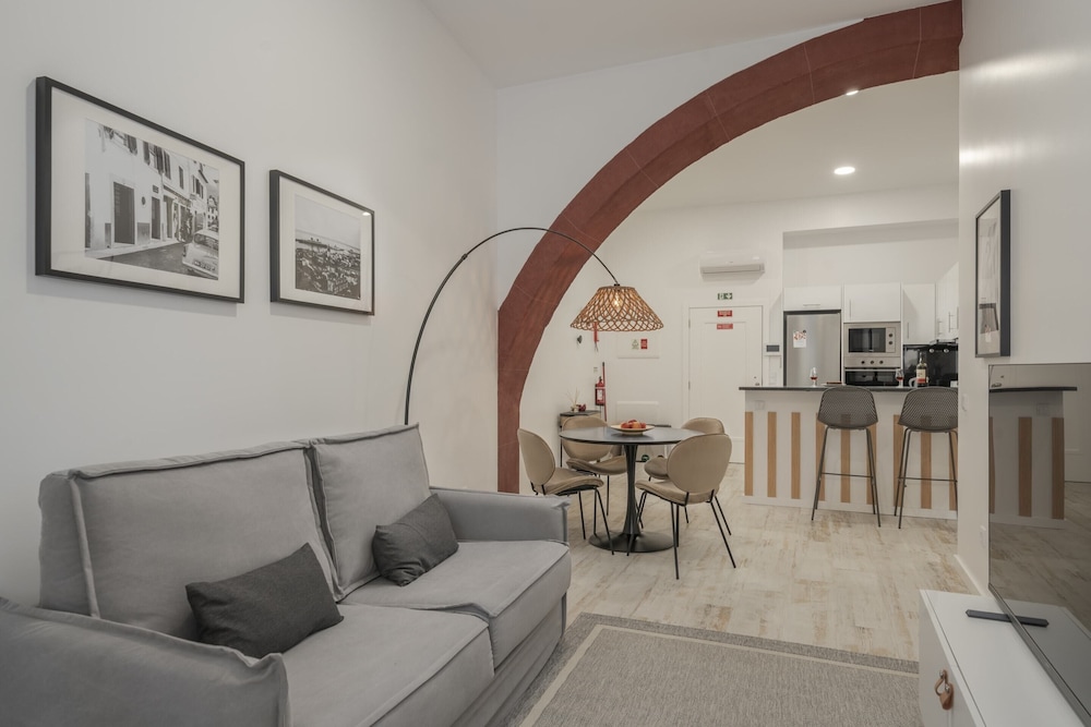 Comfort Apartment, 1 Queen Bed with Sofa bed photo 1