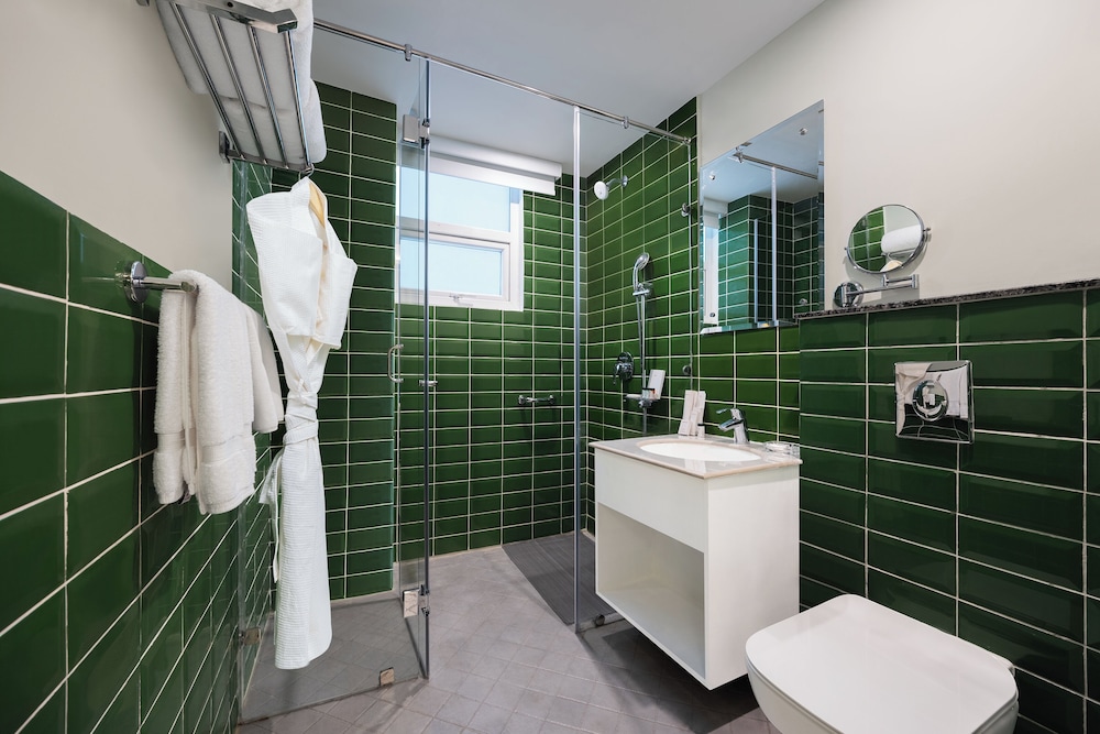 Suite - Photo 9