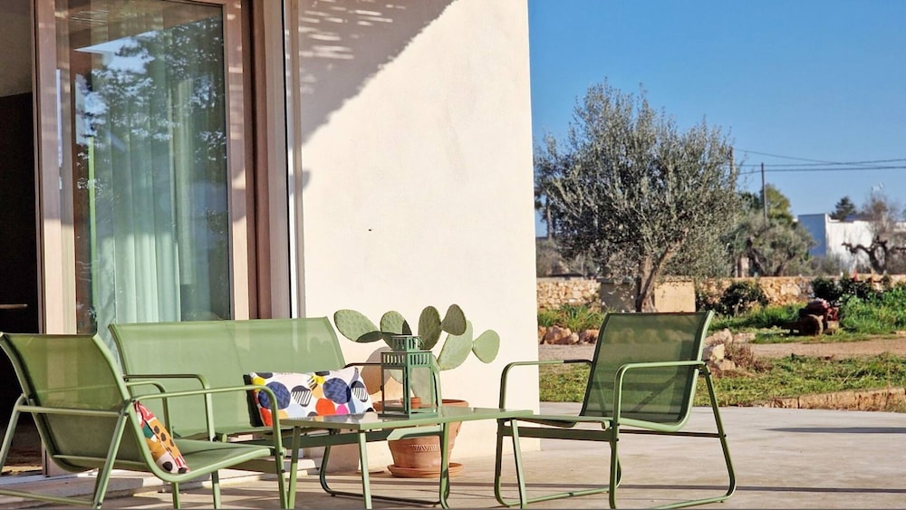 Villa, Smoking photo 3
