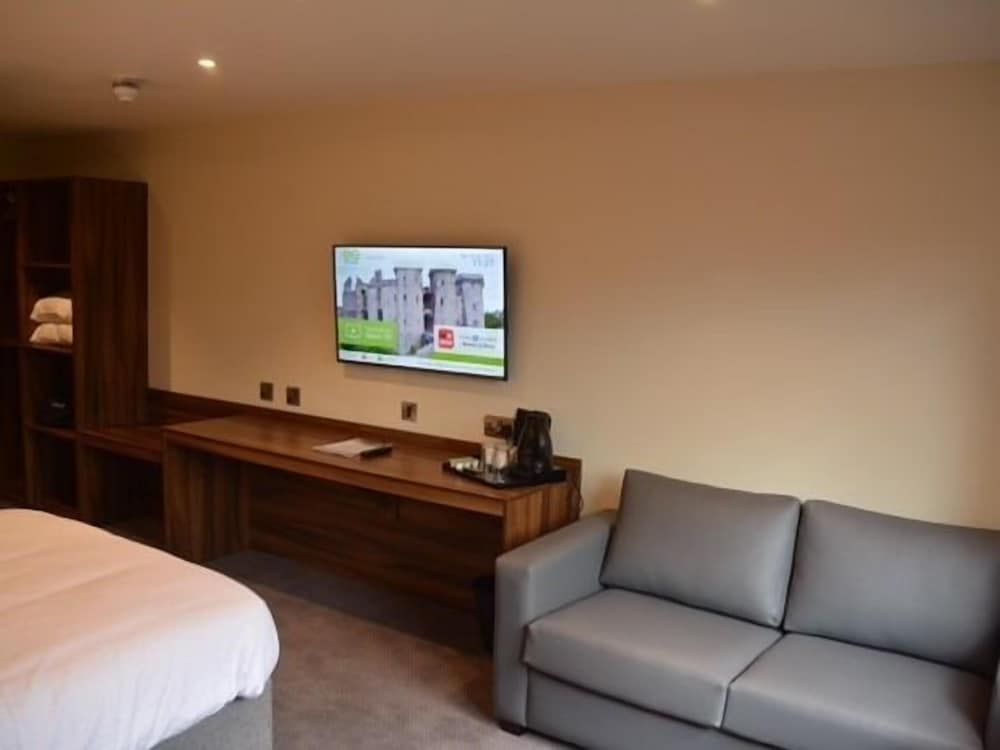 Suite, Ensuite photo 3