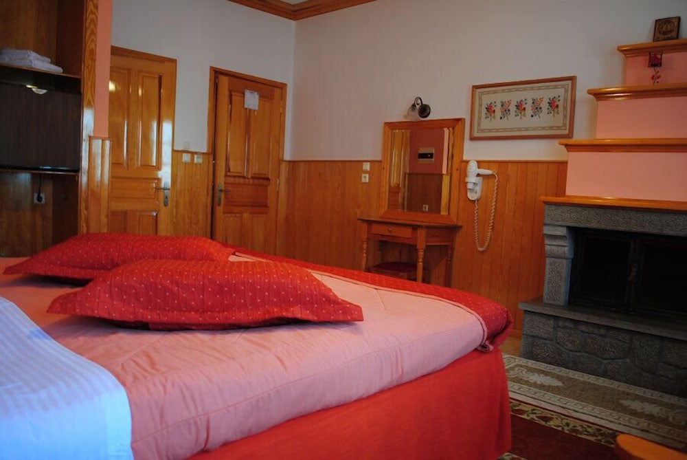 Double Room, Fireplace, Mountain View (spa tub) photo 2