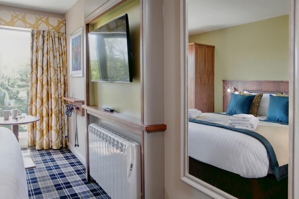 Standard Room, 1 King Bed, Non Smoking, Balcony photo 2