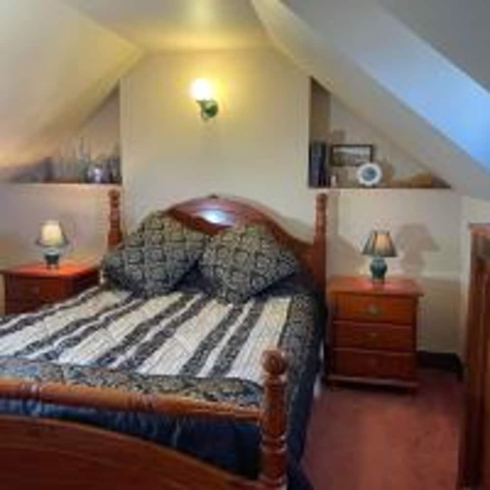 Upstairs Loft 2
