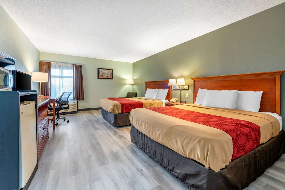 Standard Room, 2 Queen Beds, Non Smoking - Photo 5