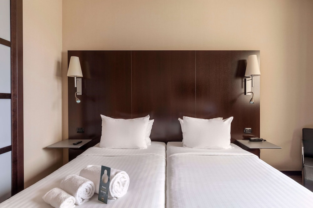 Superior Twin Room, Non Smoking - Photo 4
