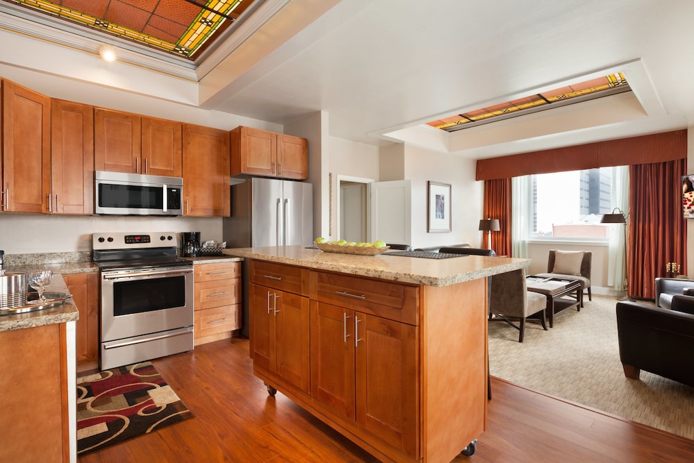 Suite, 1 Bedroom, Kitchen - Photo 6