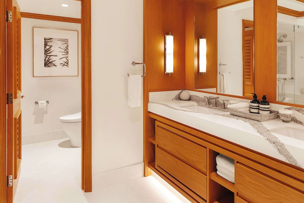 Club Suite, 1 Bedroom, Club Lounge Access (Napua Puakea Suite) thumbnail 5