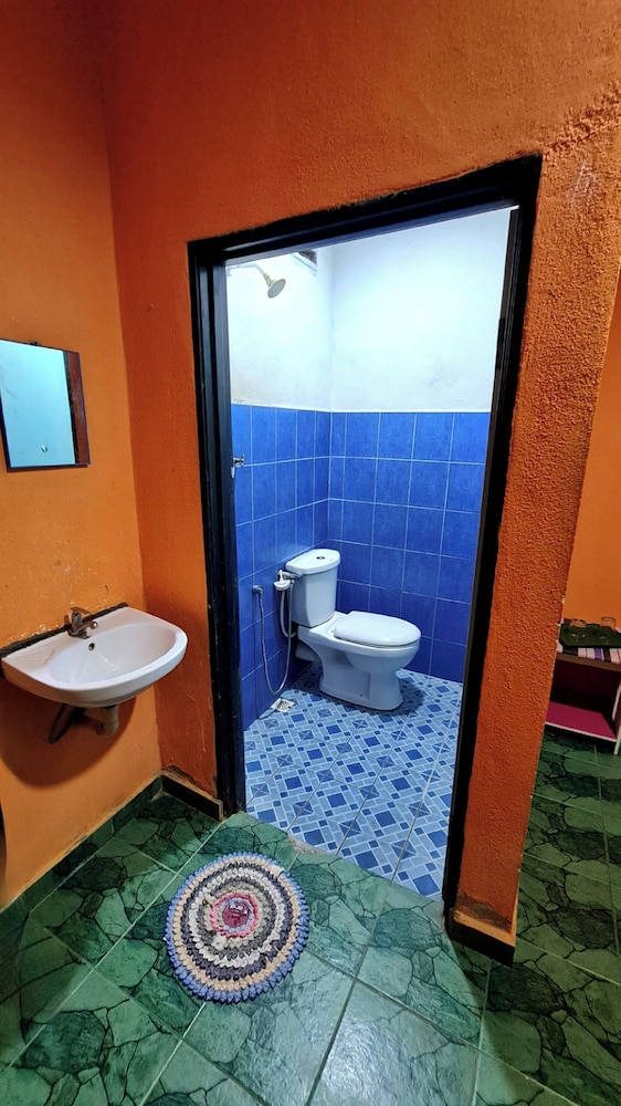 Basic Single Room, 1 Double Bed photo 3