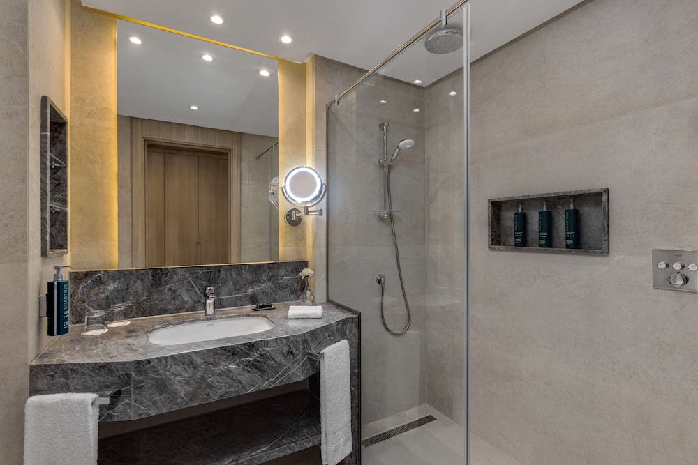 Premium Executive Suite thumbnail 5