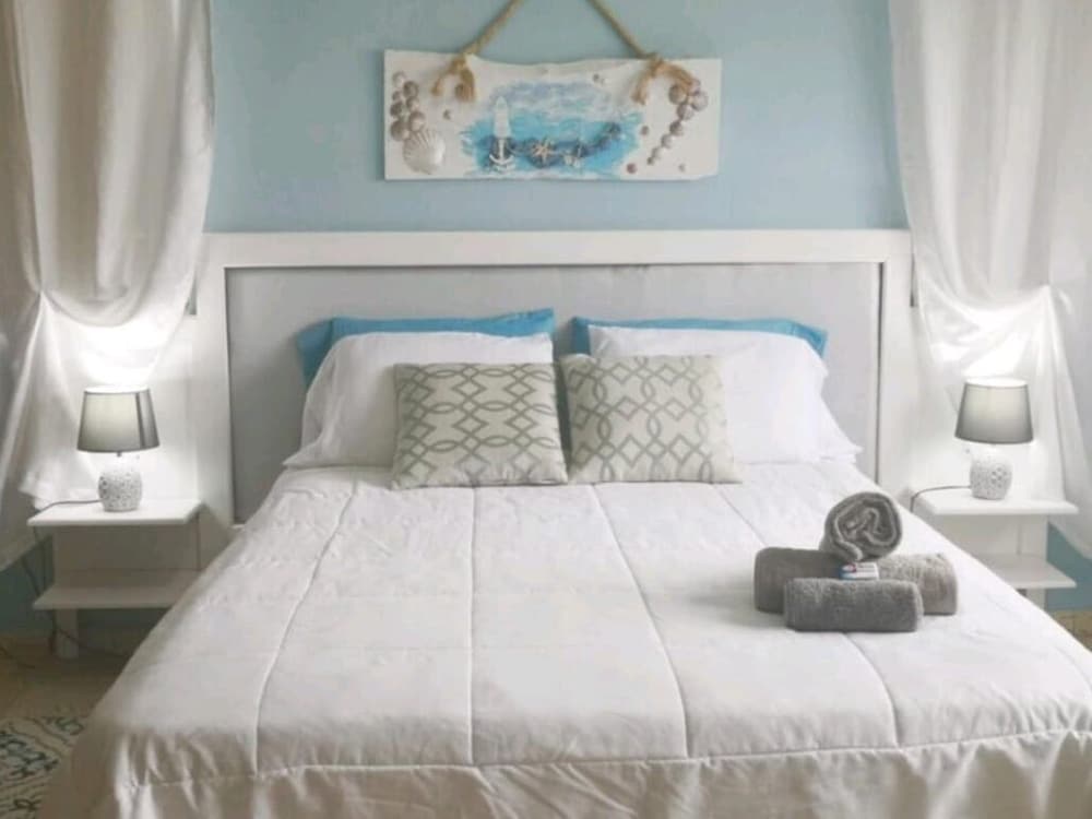 Comfort Double Room Single Use, 1 Bedroom, Private Bathroom (Sol) photo 1