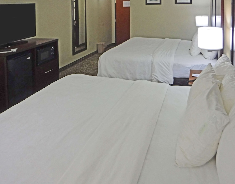 Suite, Multiple Beds, Non Smoking - Photo 2