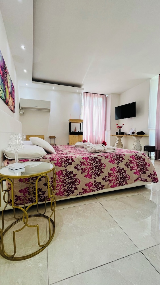 Deluxe Double Room, Balcony, City View photo 2