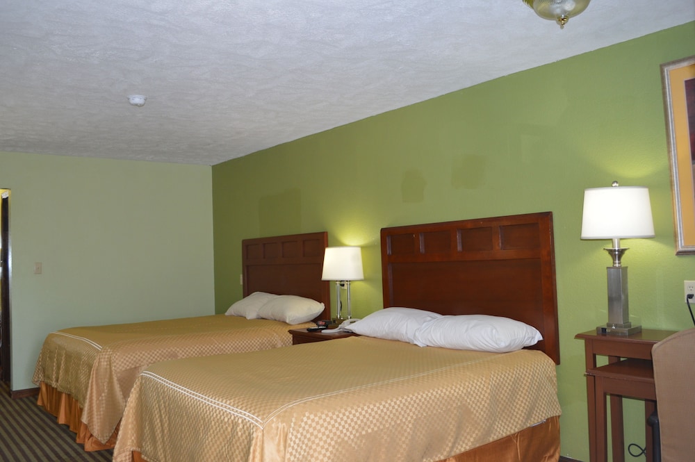 Two Queen Beds, Non-Smoking photo 2