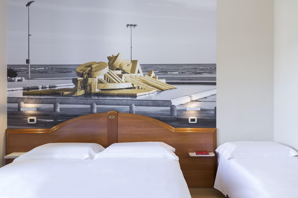 Triple Room, Multiple Beds, Non Smoking, Balcony - Photo 4
