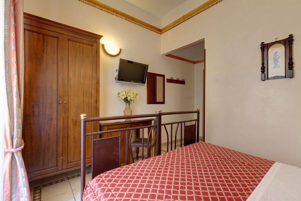 Standard Double Room photo 2