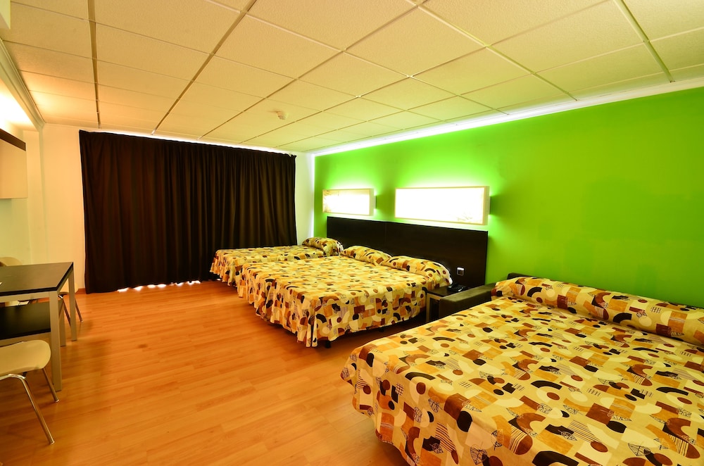 Quadruple Room (2 + 2)