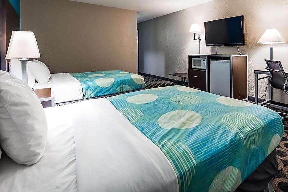 Room, 2 Double Beds, Non Smoking - Photo 1