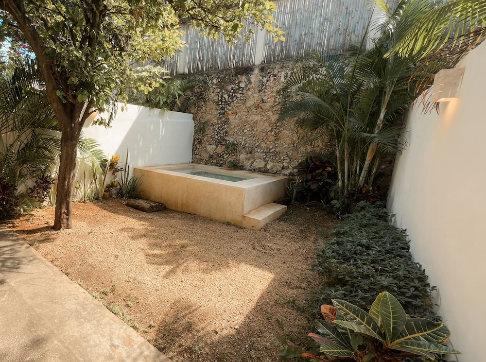 Standard Room, 1 King Bed, Private Pool - Photo 14