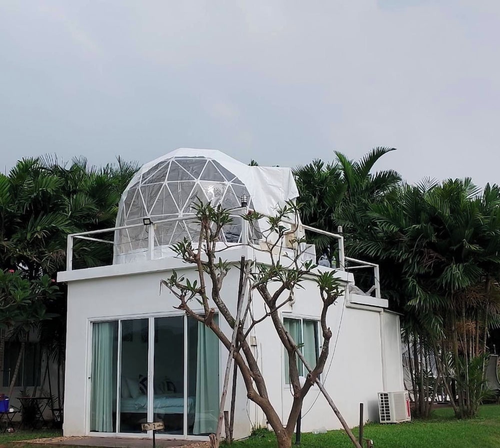 Riverfront Villa with Upper Deck Dome - Photo 6