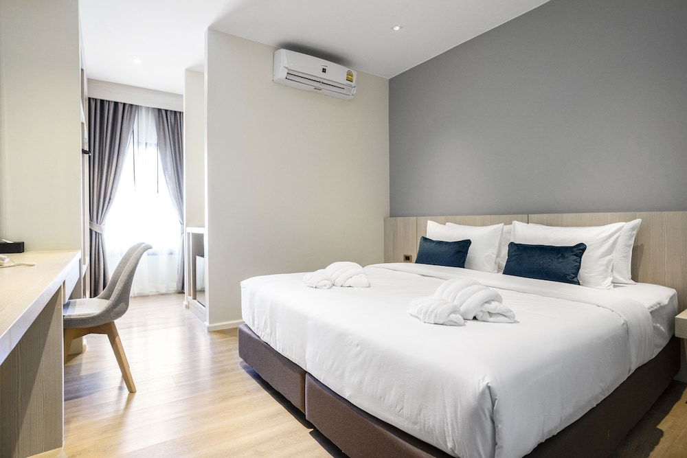 Standard Double Room - Photo 12