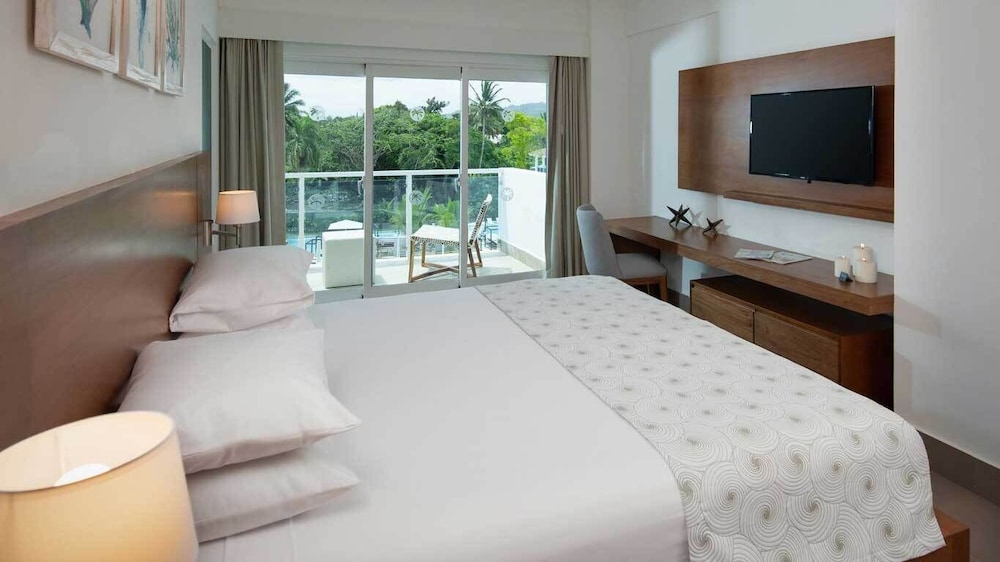 Junior Double or Twin Room, Balcony, Pool View