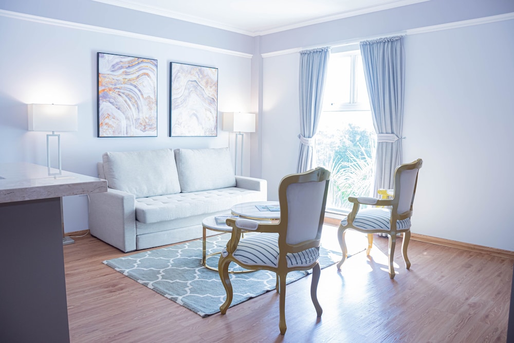 Executive Suite, 1 King Bed with Sofa bed, Pool View photo 3