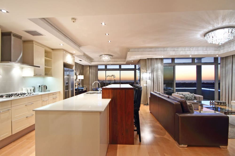Three-Bedroom Exclusive Penthouse - Photo 7