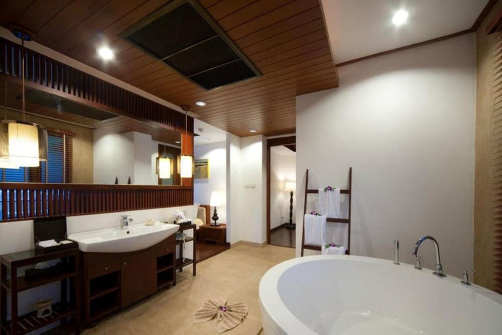 Deluxe Room - Photo 6