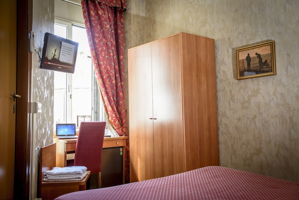 Double or Twin Room photo 2