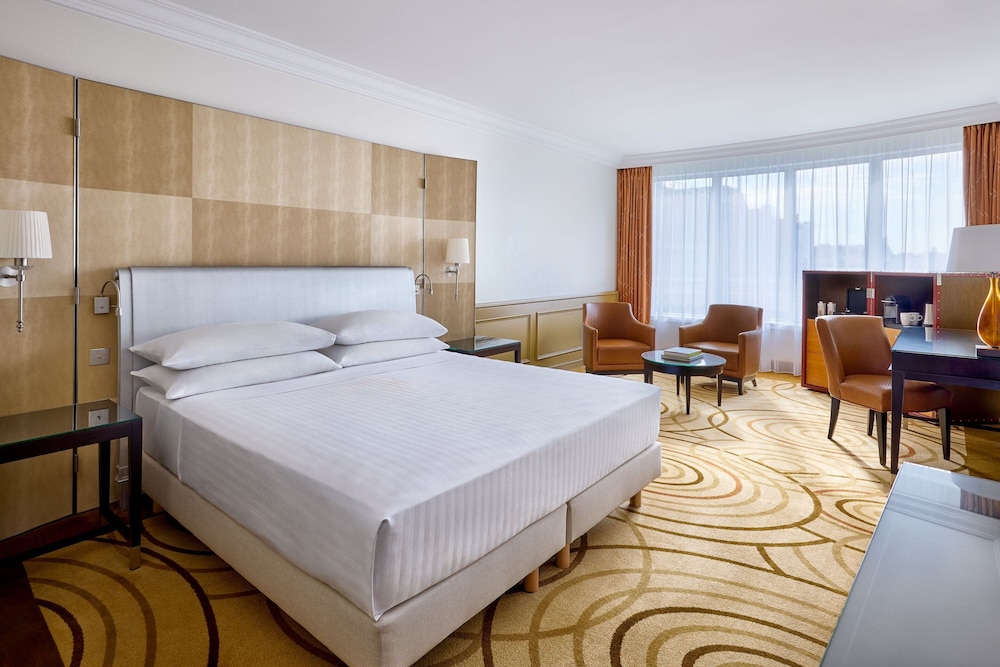 Suite, 1 King Bed, Non Smoking