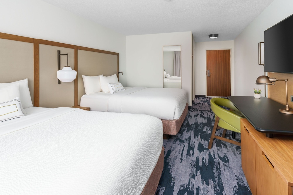 Room, 2 Queen Beds (Mobility Accessible, Tub) photo 1