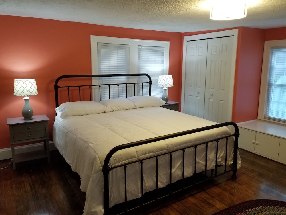 Deluxe House, 3 Bedrooms, 2 Bathrooms