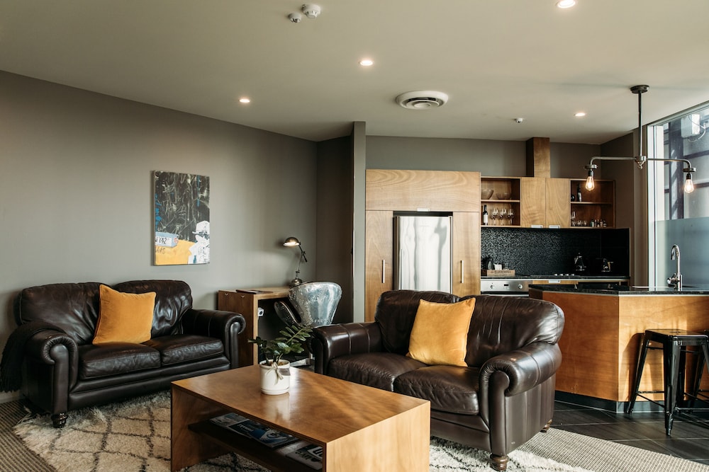 King Henry Suite